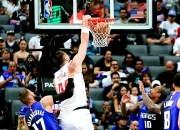 开云官网-浓眉暴扣狂接侧扣，浓眉裁判燃快船主场