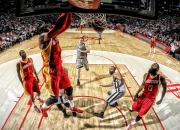 开云体育入口-赛道与球场，当F1年度争冠焦点战遇上猛龙强压步行者