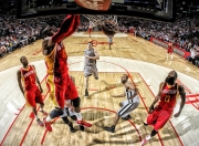 开云体育入口-赛道与球场，当F1年度争冠焦点战遇上猛龙强压步行者