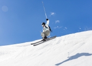 开云APP-黄蜂力克活塞，库里在NBA季后赛接管比赛，小市场球队的逆袭与巨星的统治力