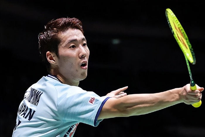 包含中国羽毛球队完胜英格兰羽毛球队，辛杜高光表现的词条