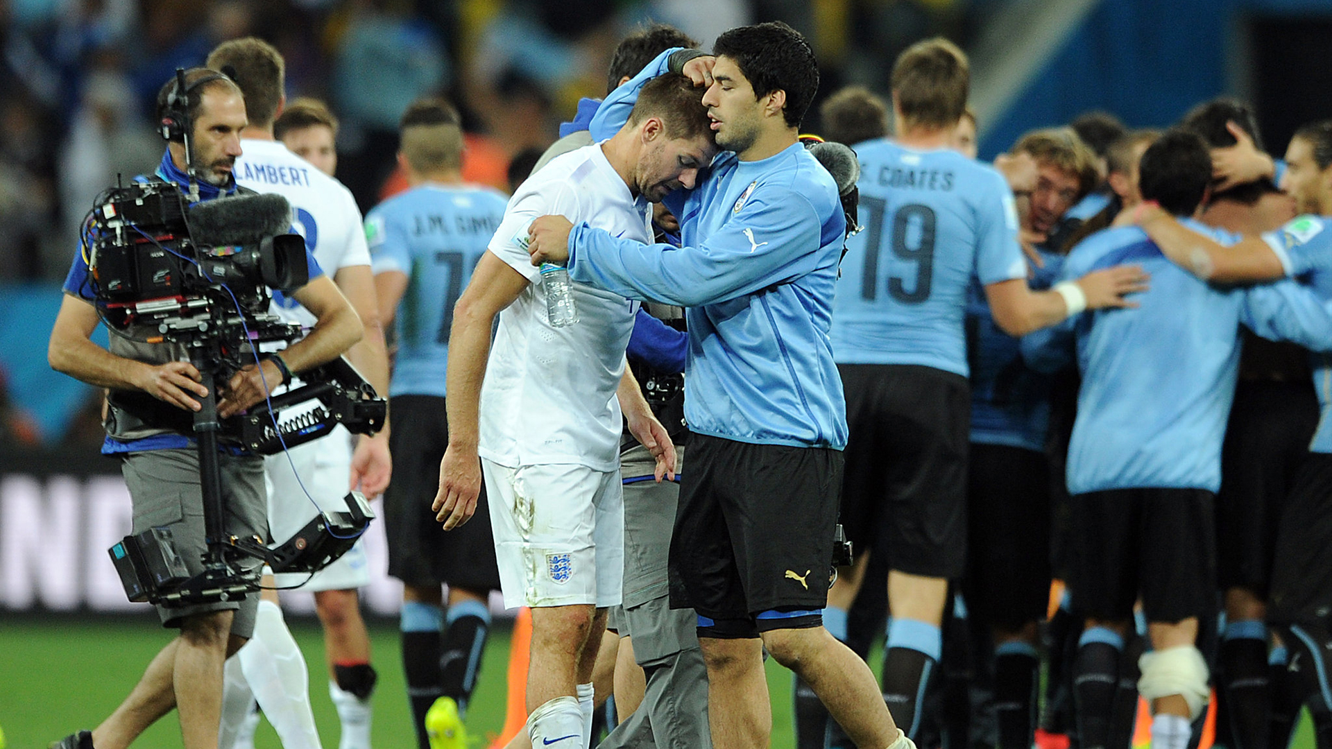 英格兰逆转乌拉圭，本泽马关键制胜的简单介绍