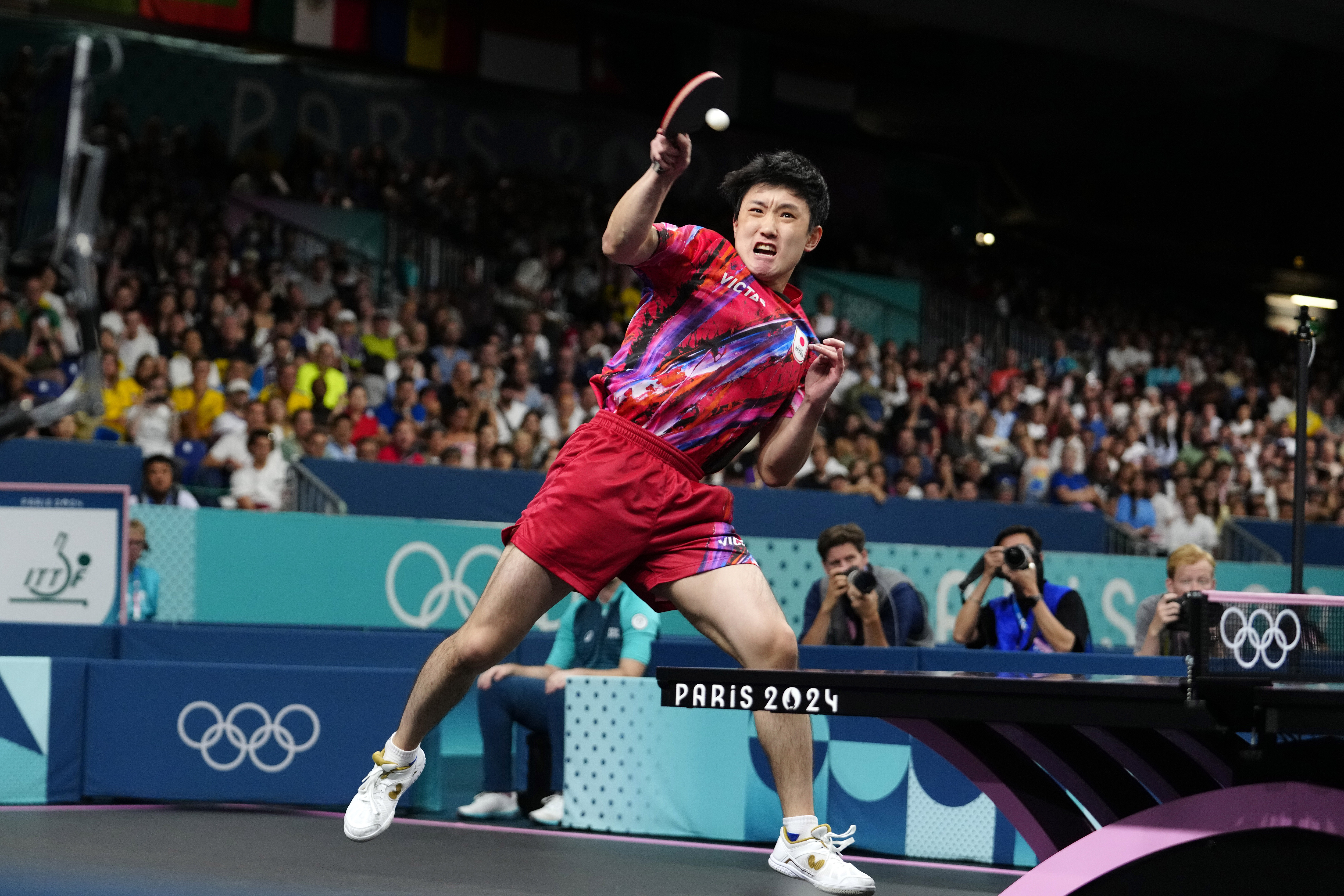 英国乒乓球队轻取日本乒乓球队，张本智和关键制胜的简单介绍