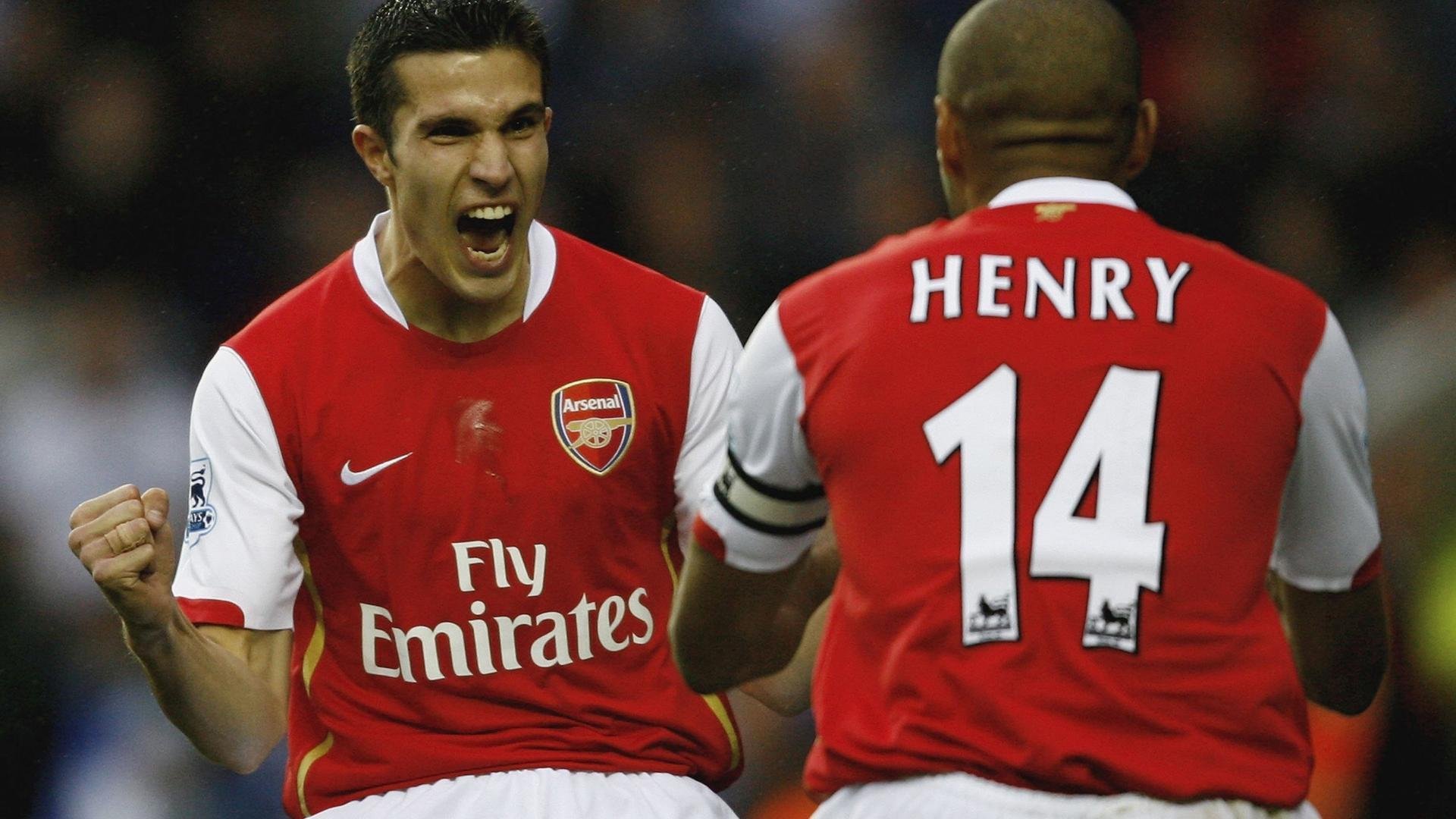 街道轰鸣与球场惊雷，F1焦点战与篮网爆冷背后的竞技魅力