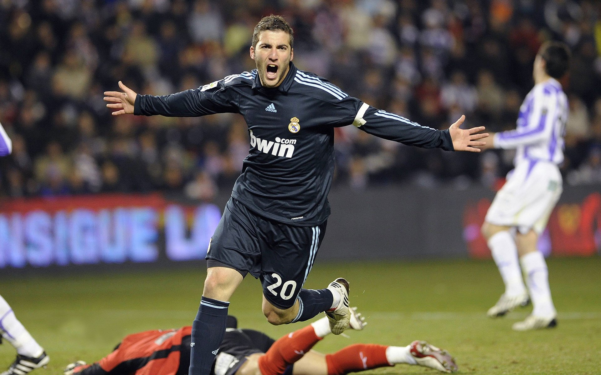 跨界狂想，当新西兰粉碎毕尔巴鄂，卡马文加在NBA总决赛接管比赛