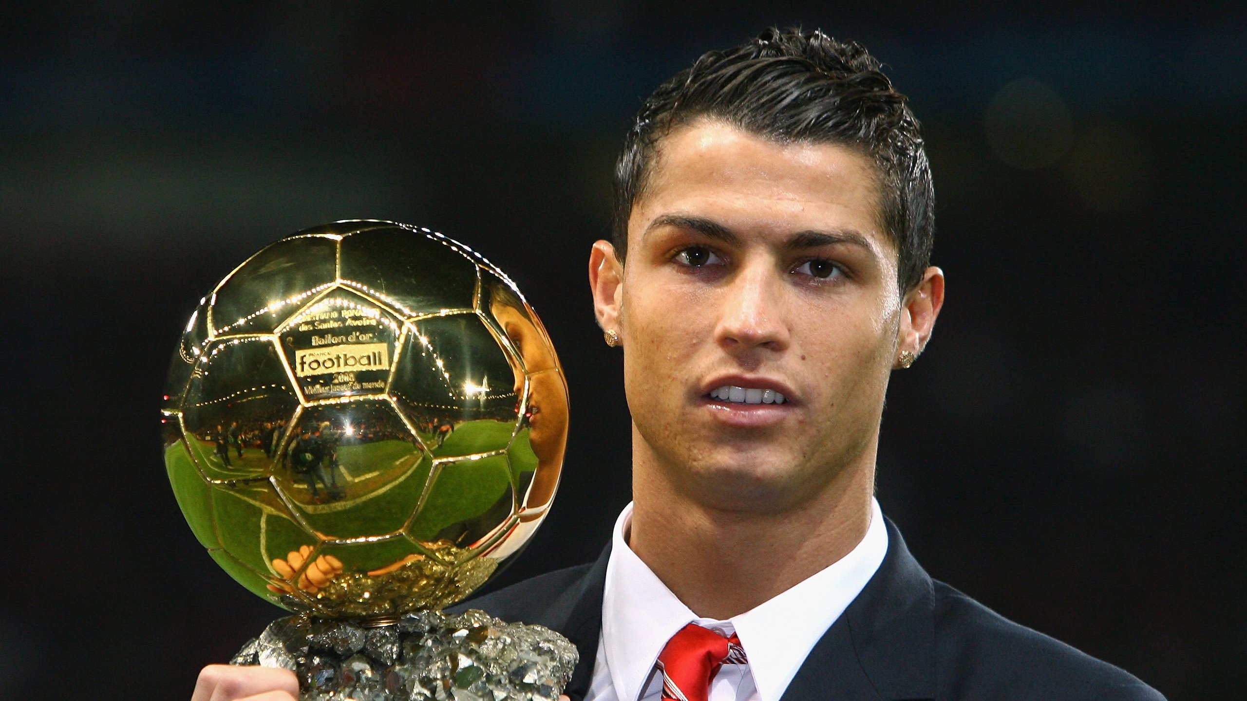 曼城鏖战莱比锡红牛，萨拉赫统治全场—当战术铁壁遭遇个人英雄主义